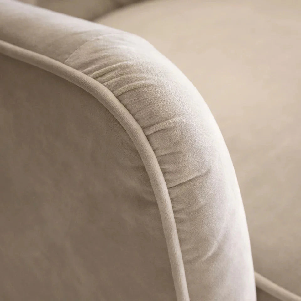 MB - CHAISE ELLINGTON